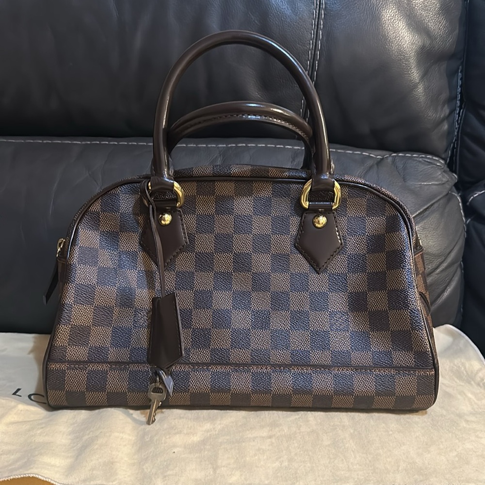 Authentic L.V - Picture 13 of 16